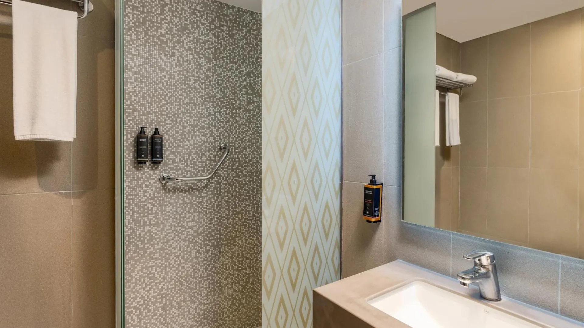 Mercure Makkah Aziziah Mecca 4*,