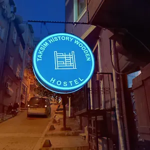 hostel-taksim-history-wooden.istanbul-turkeyhotels.com/